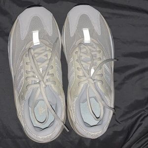 Yeezy Analog Boost 700